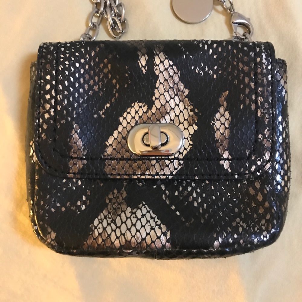 ❤️ Banana Republic animal print cross body bag ❤️